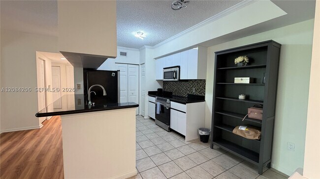 Foto del edificio - 17150 N Bay Rd