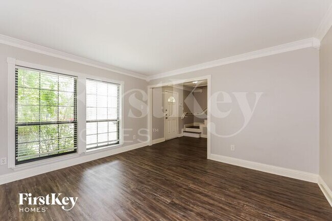 Foto del edificio - 213 Ripplewood Dr