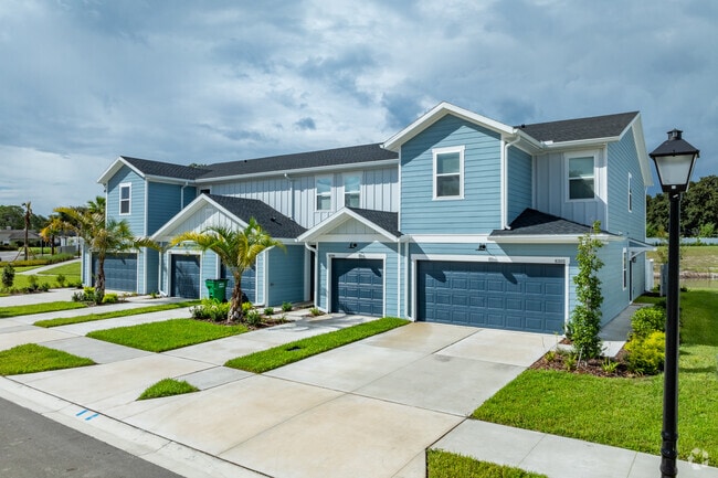 Building with Garages - SkyMor Wesley Chapel