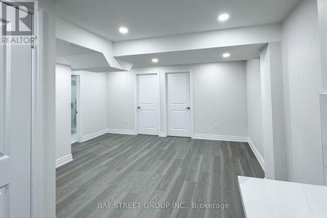 Building Photo - 17 Trailsbrook Terrace