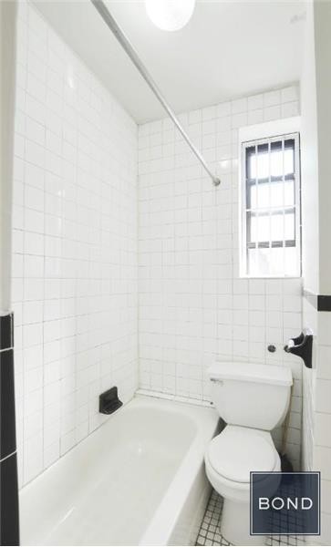 Foto del edificio - 328 W 44th St