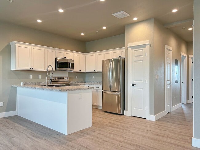Building Photo - 2 bed/ 1.5 bath in Brand New Soldier Ridge...