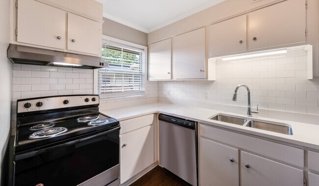 Foto del edificio - Courtyard on Main