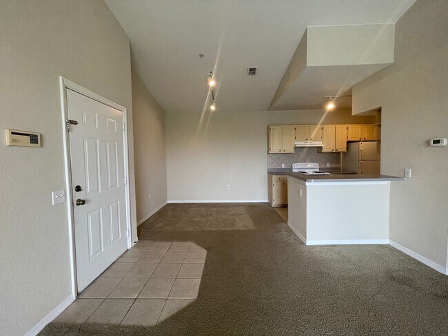 Building Photo - 1br/1ba Visconti Condo with Water View!