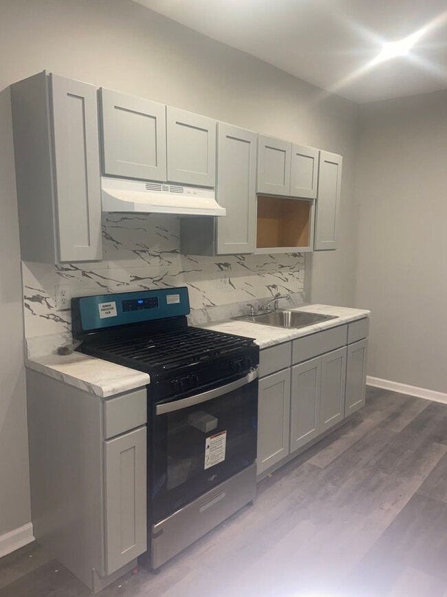 Building Photo - Remodeled Home - Oak Lane