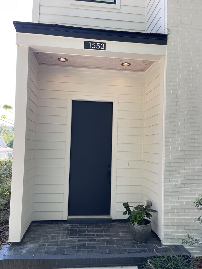 Building Photo - 1553 Pine St