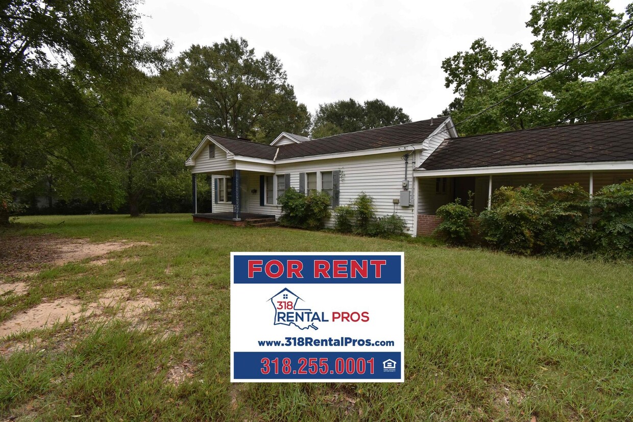 Primary Photo - Spacious 4 Bedroom, 2 Bath
