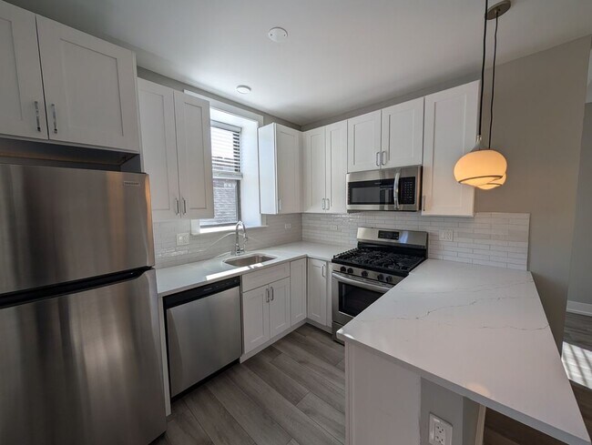 Building Photo - 3933 N Janssen Ave