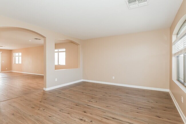 Foto del edificio - 3172 S 162nd Ln