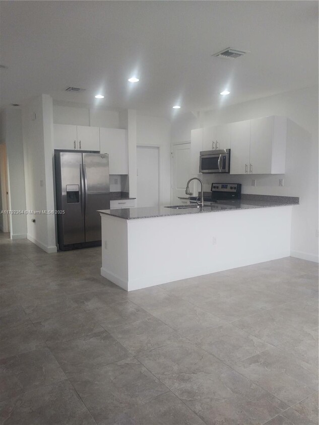 Foto principal - 466 NE 194th Terrace