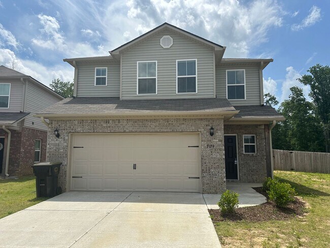 Building Photo - *Get Ready for Summer with a Sizzling Deal...