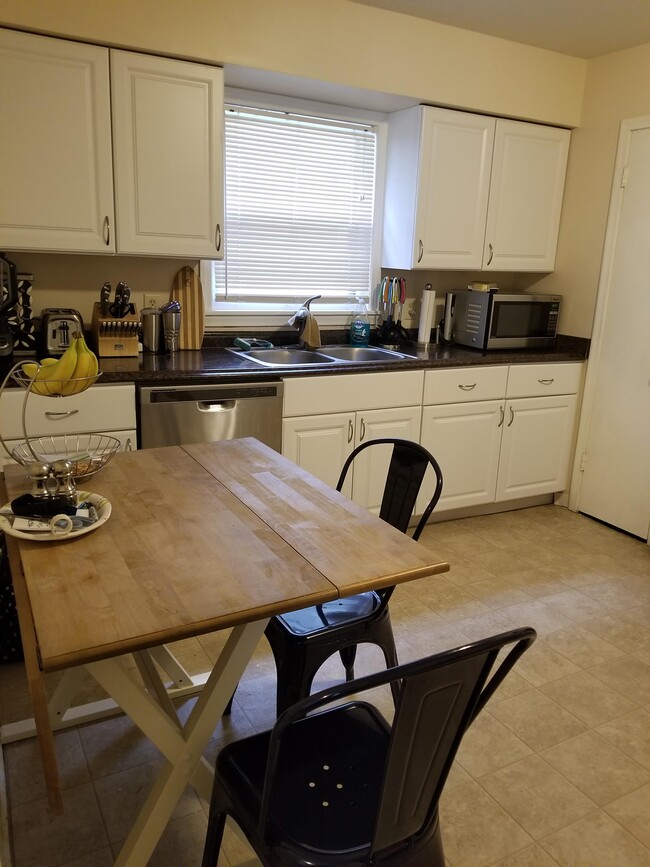 Kitchen - 2827 Polk St NE