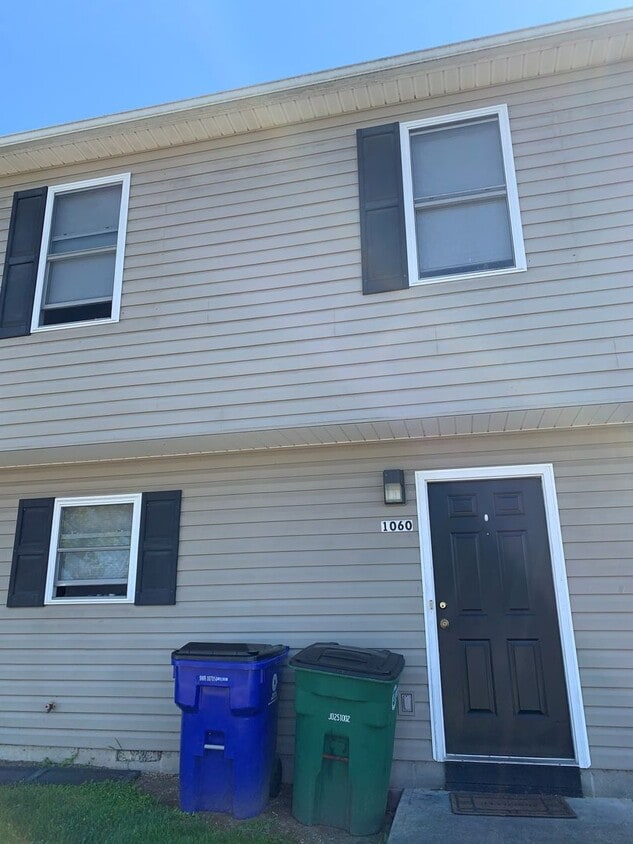 Foto principal - 3 Bedroom 2.5 Bath Townhouse
