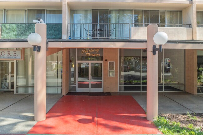 Entrada - Parkway Towers