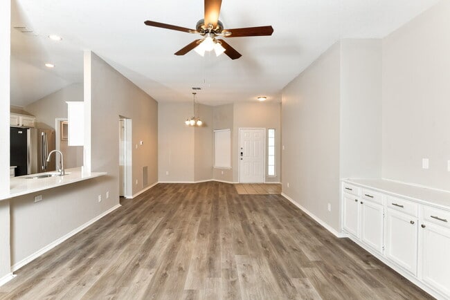 Building Photo - 828 Atchison Dr