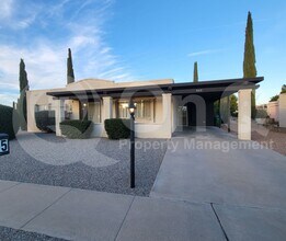 Building Photo - 905 S La Bellota