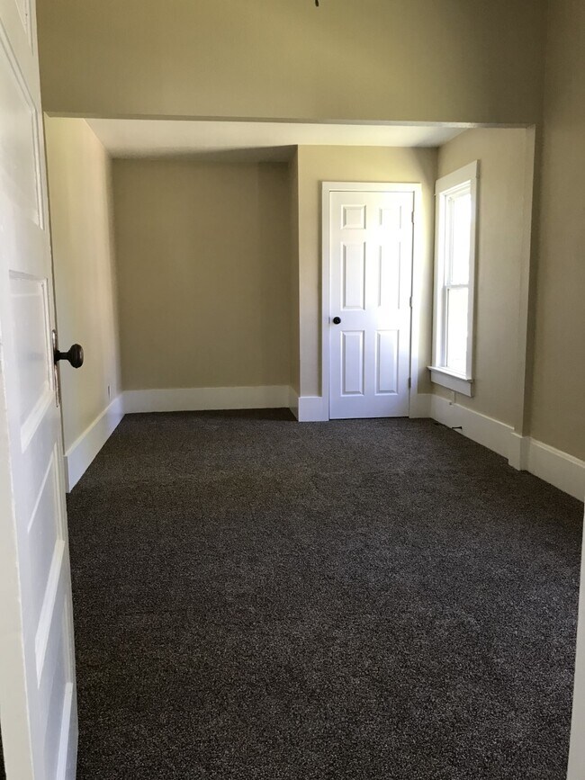 Fotografía del edificio - 621 Bluemont Ave