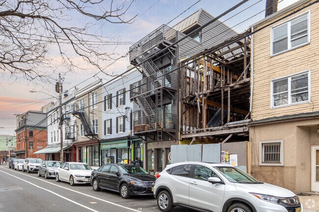 Foto del edificio - 415 Monmouth St