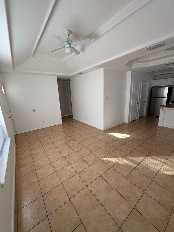 Foto del edificio - 900 S Palm Dr