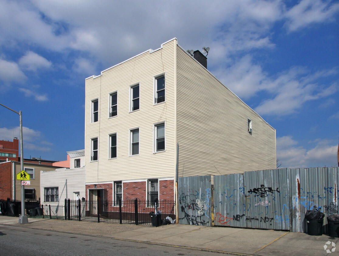 Building Photo - 251 Evergreen Apartments