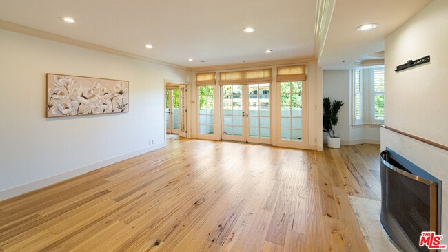 Foto del edificio - 575 S Barrington Ave
