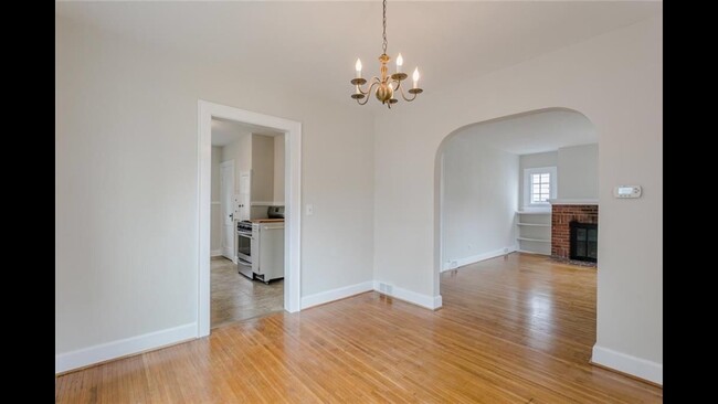 Building Photo - 161 Rossiter Rd