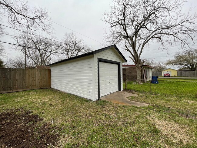 Building Photo - 1941 N Avenue H