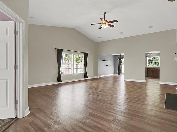 Foto del edificio - 18808 Edwards Grove Dr