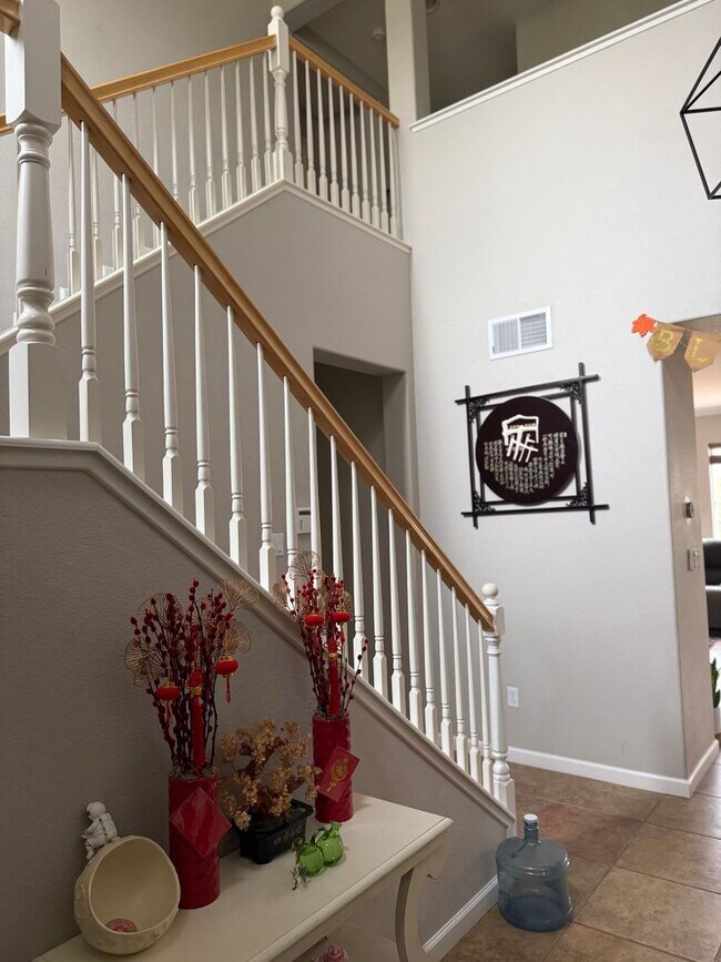 Foto del edificio - Gorgous 4 bedroom, 3 full bath home with pool