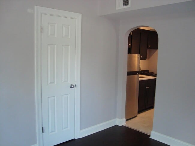 Building Photo - 341 Des Peres Ave