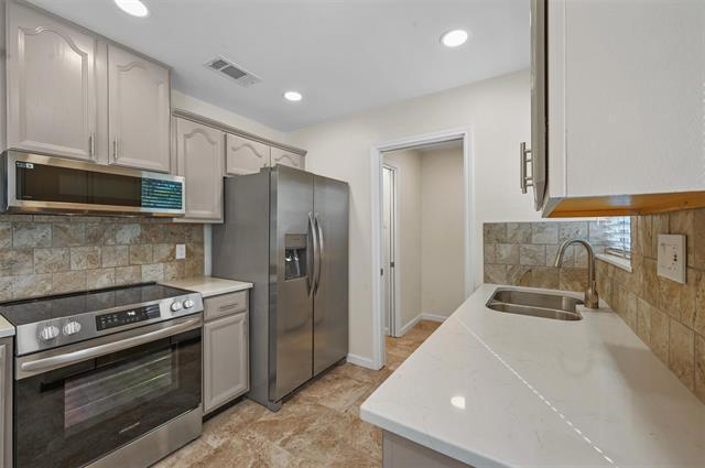 Building Photo - 4014 Providence Dr