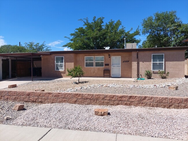 Foto del edificio - 10713 Fairbanks Rd NE
