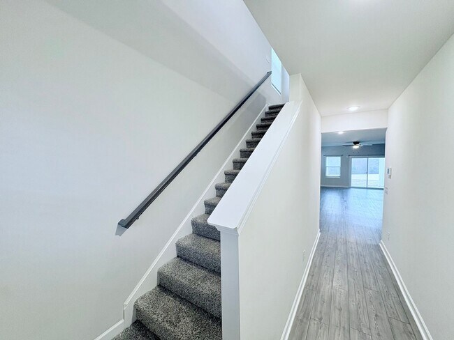 Building Photo - 220 Coulter Ct