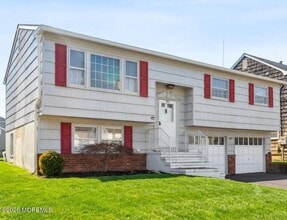 Building Photo - 202 Yale Ave