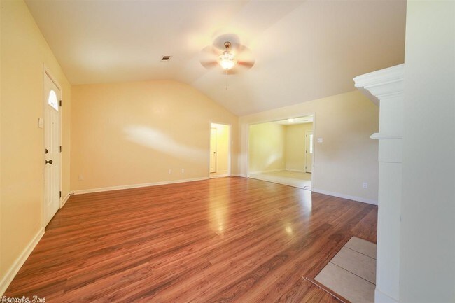 Foto del edificio - 112 Meadows Dr