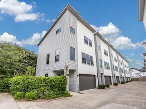 Building Photo - 3212 N MacGregor Way