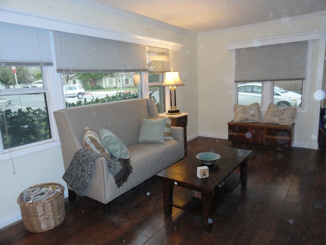 sala del frente - 13902 Calvert St