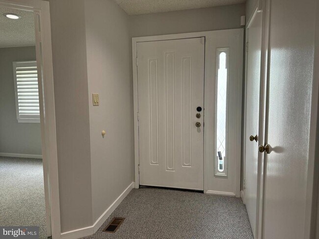 Building Photo - 817 Chanticleer