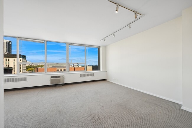 Building Photo - 70 W Burton Pl