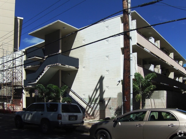 Building Photo - 1628 Poki St