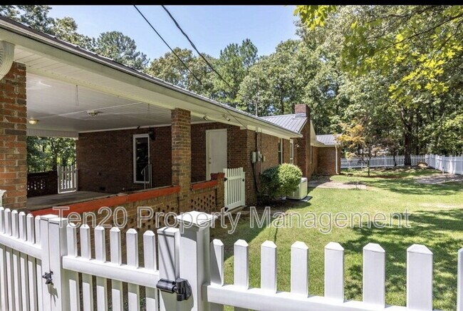 Building Photo - 575 Holland Dr