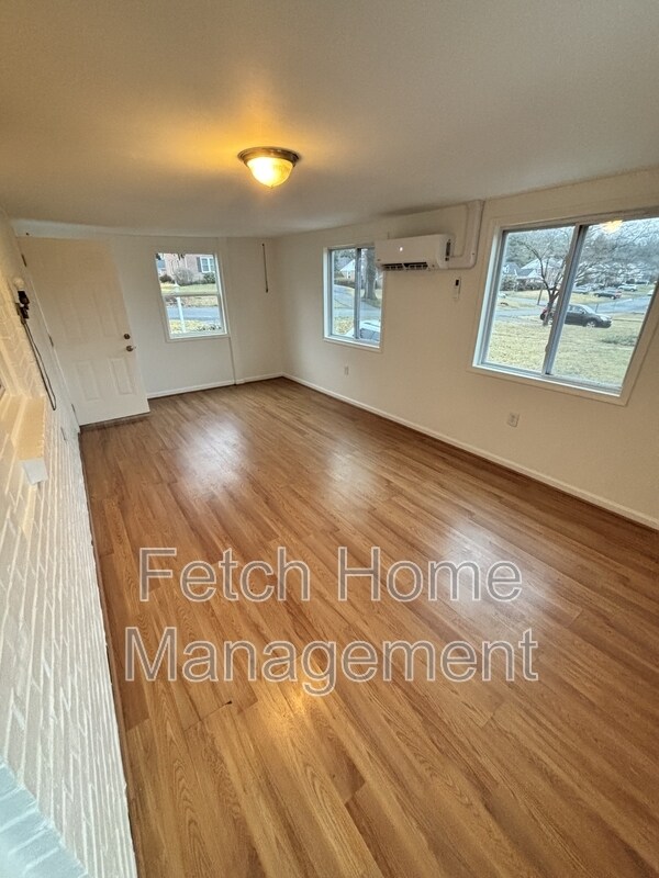 Foto del edificio - 1766 Linwood Ave