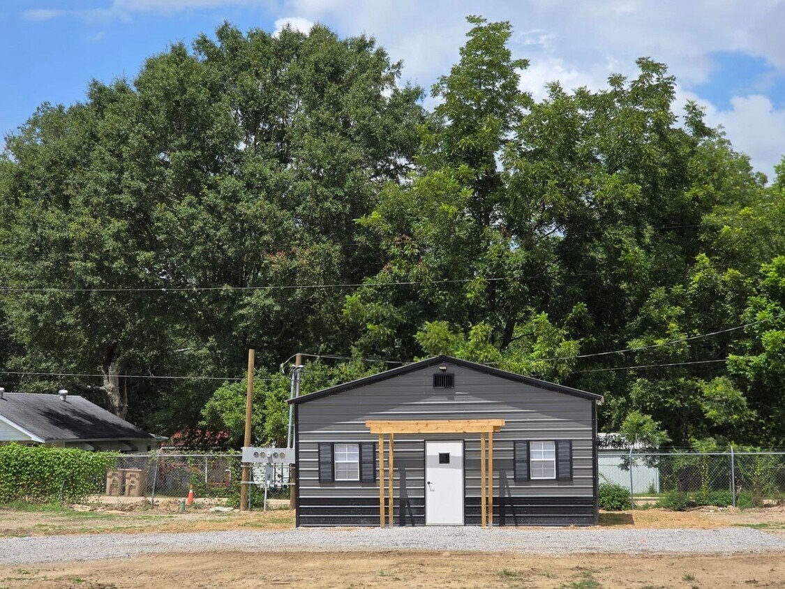 Primary Photo - Haleyville Barndos