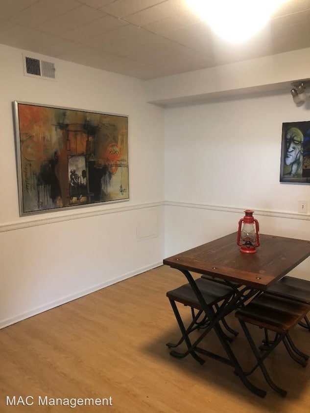 Primary Photo - 2 br, 1 bath Apartment - 116 W. 8th Street