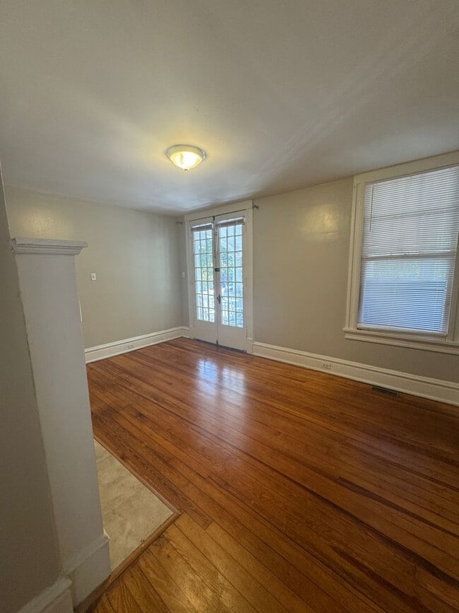Building Photo - Charming 1 BR apartment on N. Person St. s...