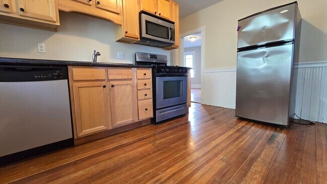 Building Photo - 86 Conwell Ave