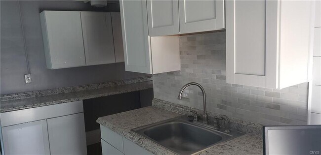 Building Photo - 634 Leray St