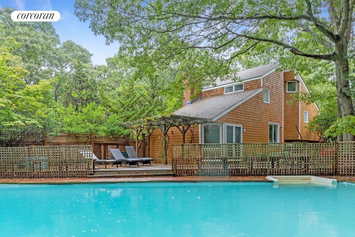 20 Norfolk Dr, East Hampton, NY 11937 House Rental in East Hampton