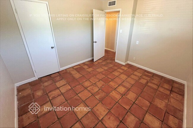 Foto del edificio - 4402 S Park Dr