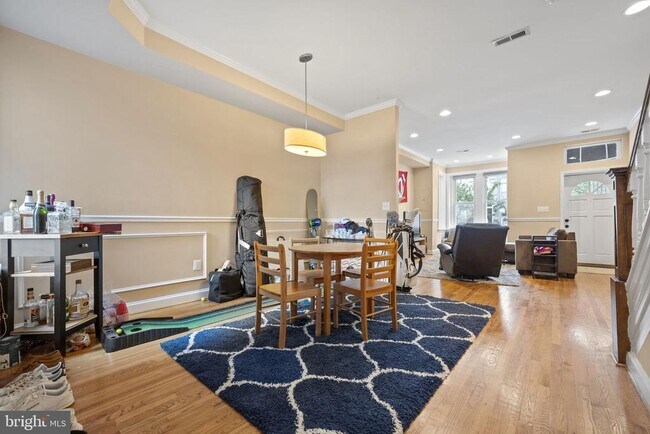 Foto del edificio - 128 Thomas St NW